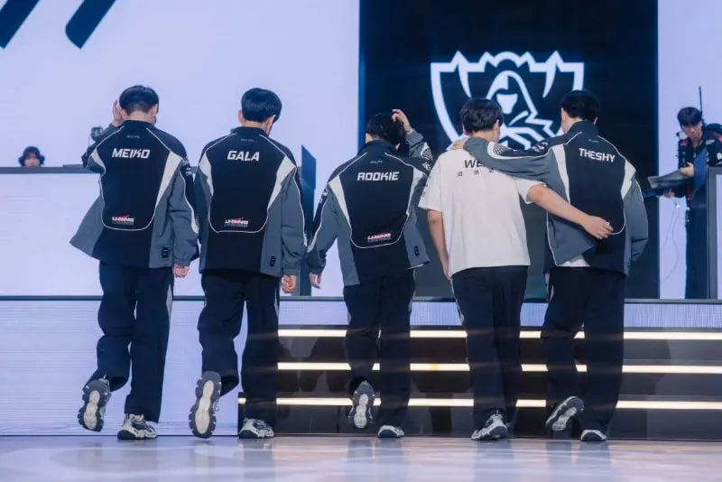 意甲媒体透露：米兰前锋莱奥兑现了和塔雷的承诺，把团队利益放在首位，愿意接受安排